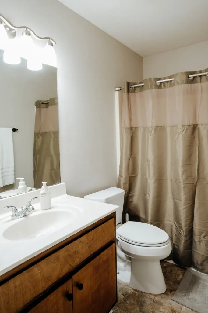 0b100edb ca84 43de 935f f6a77d439405