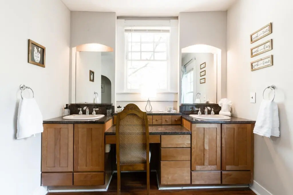 4b4f7910 d85c 4bc0 806c 53e9e6873d67