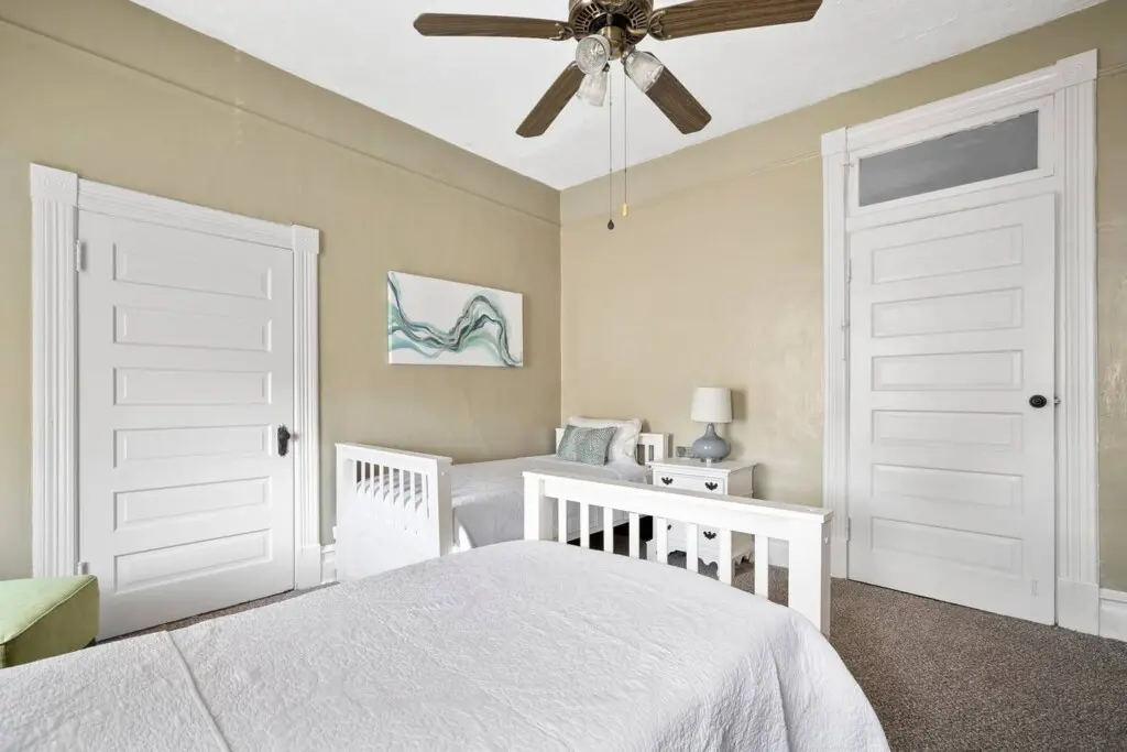 4b7aa9b2 634c 43bd 83d3 4ba744814f13